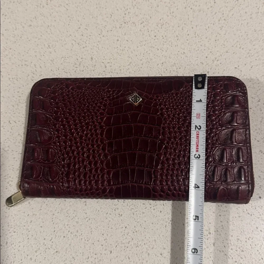 ANTONIO MELANI Gorgeous Burgundy Leather Croc Embossed Gold Lined Wallet Chic